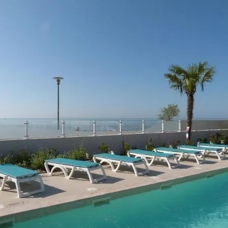Pmr Avec Balcon, 2 Chambres, Acces Direct Plage, Piscine, Parking Securise - - Fr-1-194-220 Apartamento
