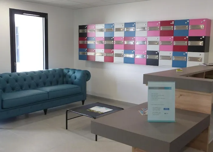 Pmr Avec Balcon, 2 Chambres, Acces Direct Plage, Piscine, Parking Securise - - Fr-1-194-220 *