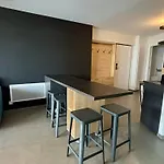 Pmr Avec Balcon, 2 Chambres, Acces Direct Plage, Piscine, Parking Securise - - Fr-1-194-220 *