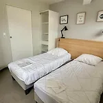 아파트 Pmr Avec Balcon, 2 Chambres, Acces Direct Plage, Piscine, Parking Securise - - Fr-1-194-220 *