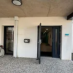 Pmr Avec Balcon, 2 Chambres, Acces Direct Plage, Piscine, Parking Securise - - Fr-1-194-220 Apartment *