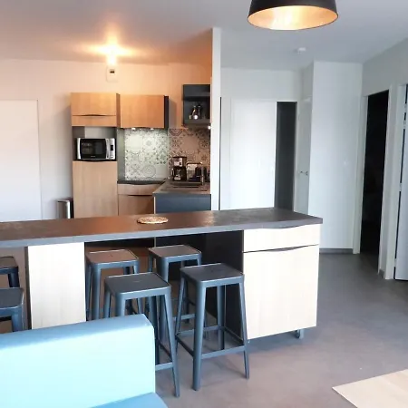 Pmr Avec Balcon, 2 Chambres, Acces Direct Plage, Piscine, Parking Securise - - Fr-1-194-220