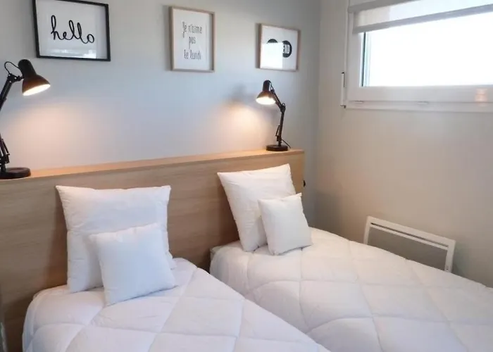 Apartment Pmr Avec Balcon, 2 Chambres, Acces Direct Plage, Piscine, Parking Securise - - Fr-1-194-220 *