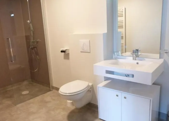 Pmr Avec Balcon, 2 Chambres, Acces Direct Plage, Piscine, Parking Securise - - Fr-1-194-220 *