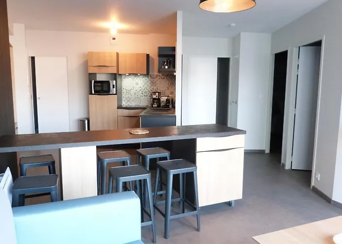 Pmr Avec Balcon, 2 Chambres, Acces Direct Plage, Piscine, Parking Securise - - Fr-1-194-220