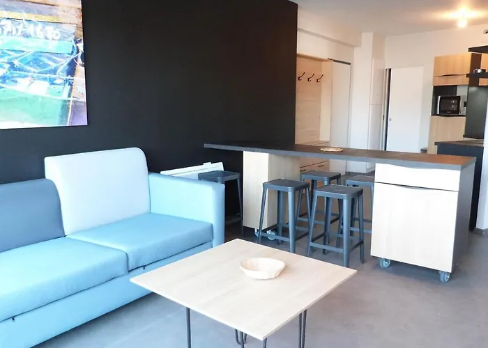 Pmr Avec Balcon, 2 Chambres, Acces Direct Plage, Piscine, Parking Securise - - Fr-1-194-220 Apartment